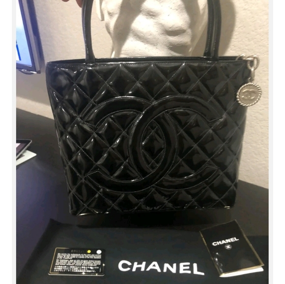 Authentic Chanel Patent Leather Tote Purse in excellent condition with dustbag - Picture 1 of 12